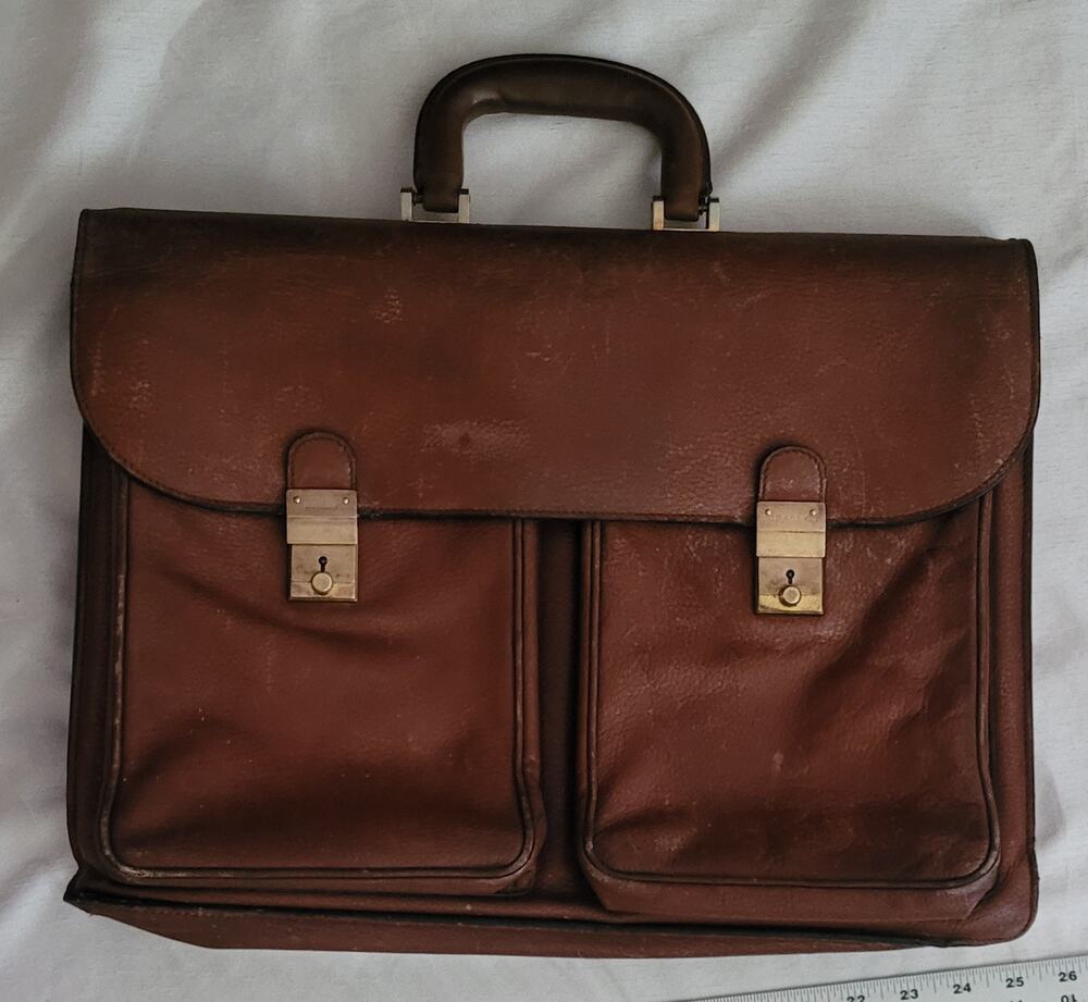 Vintage BALLY Italy Leather Men’s Briefcase Dual Front Pockets, Brass Clasps